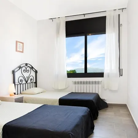 Sleeps 8 *