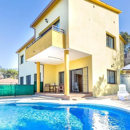 Sleeps 8 *