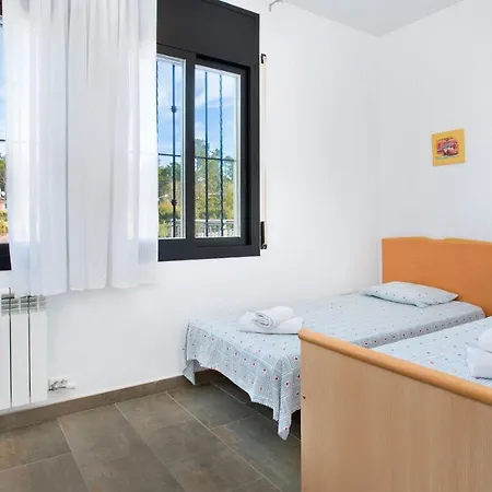 Sleeps 8 * Lloret de Mar