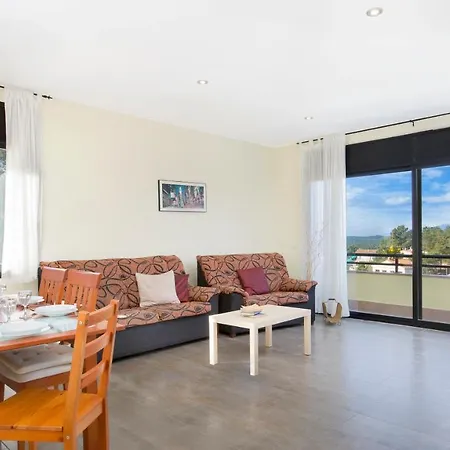 Sleeps 8 * יורט דה מאר